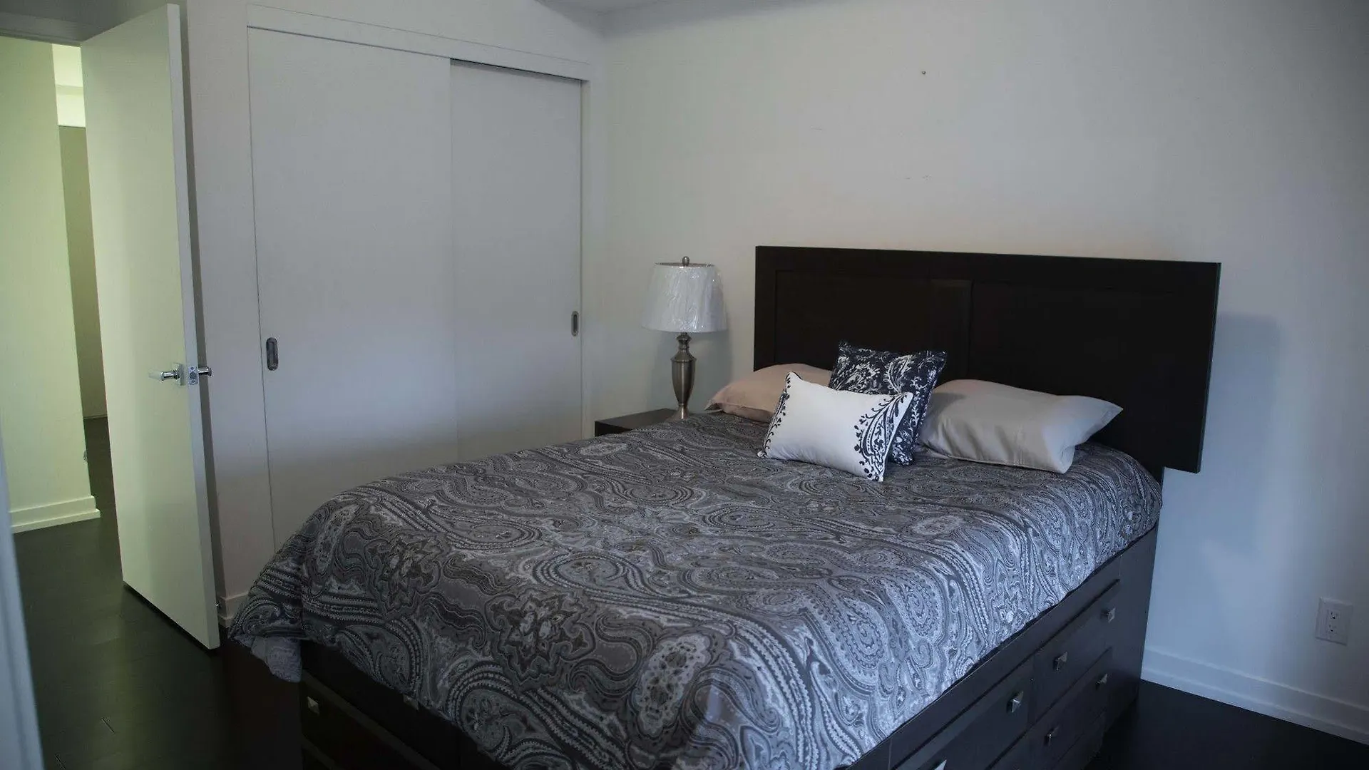 The Corporate Suites - King & John Toronto Canada